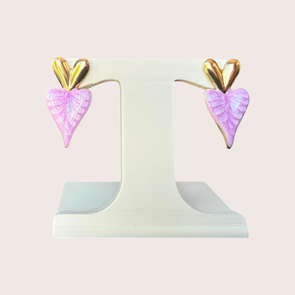 Nitelief Amour Rose dangling heart earrings featuring gold tops and textured light pink heart-shaped drops.