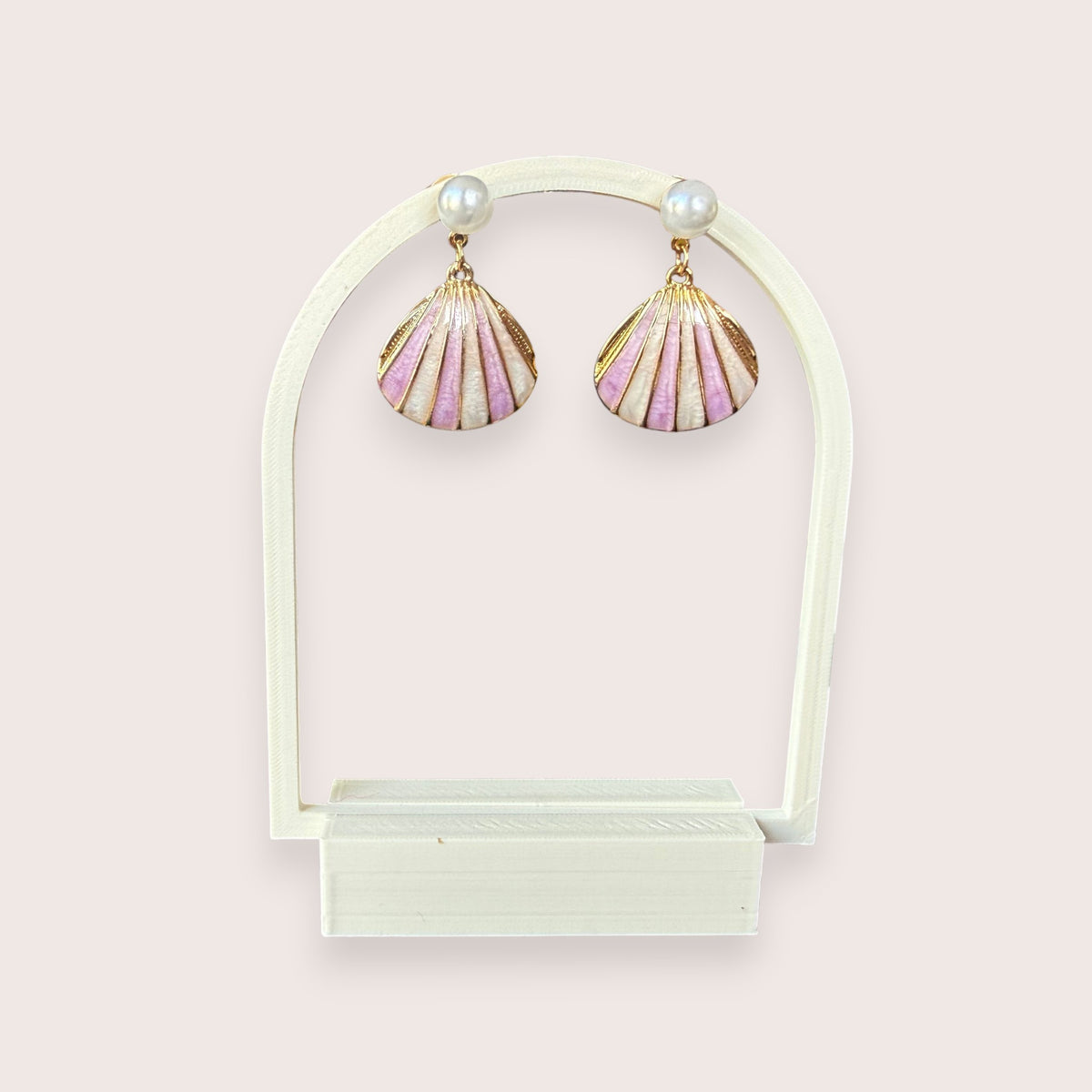 Nitelief Luna Pearl earrings featuring gold-tone stainless steel, dusty pink shell details, and small white pearls.