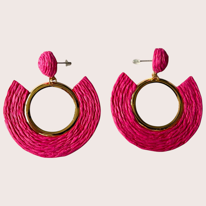 Nitelief pink raffia hoop earrings with gold-tone circular accents, lightweight 5.1 cm statement jewelry.