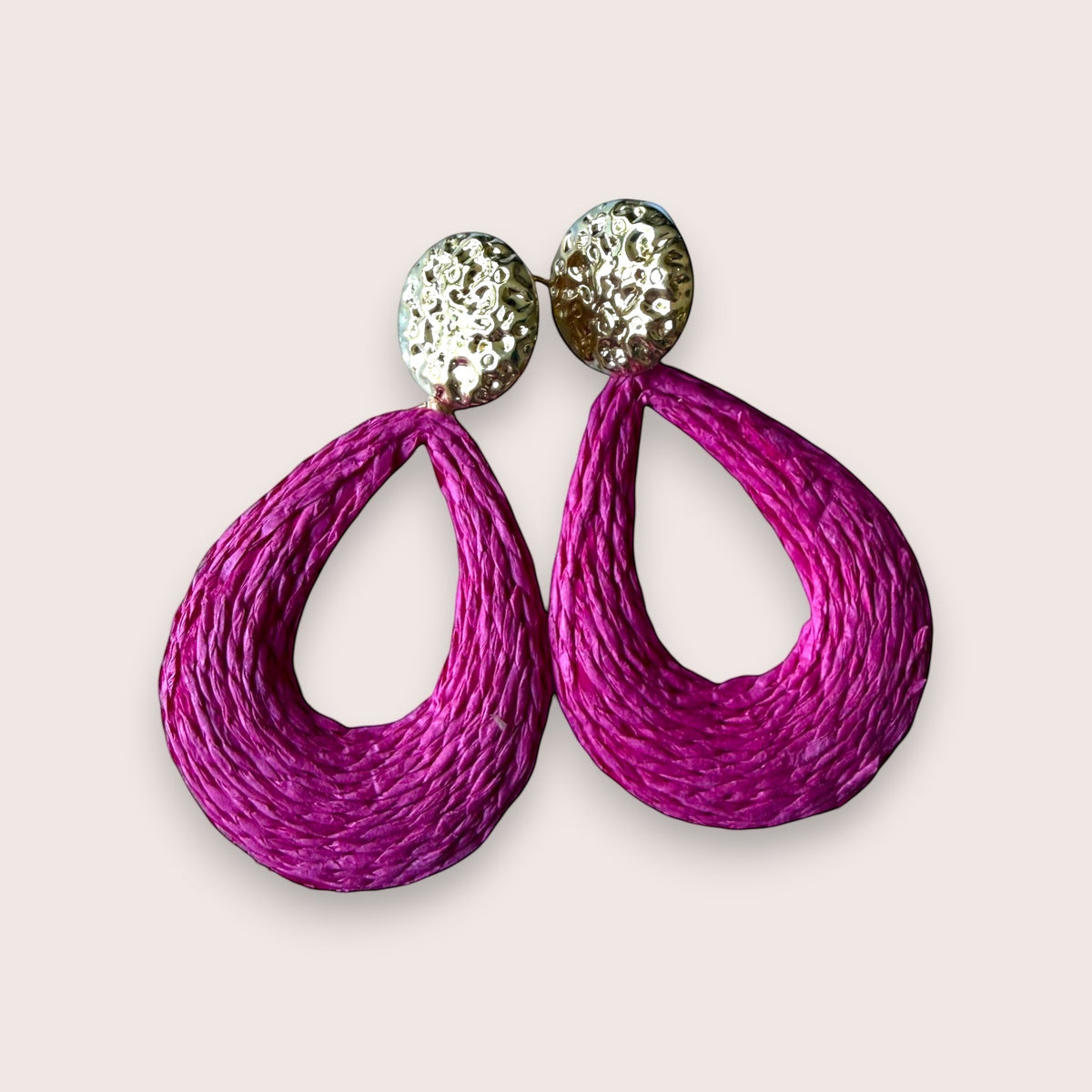 Nitelief bohemian style pink raffia teardrop earrings with textured gold-tone metal studs